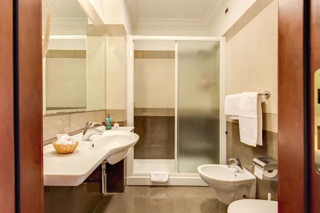 غرفة رباعية بسريرين مزدوجين، Hotel Contilia 4/4