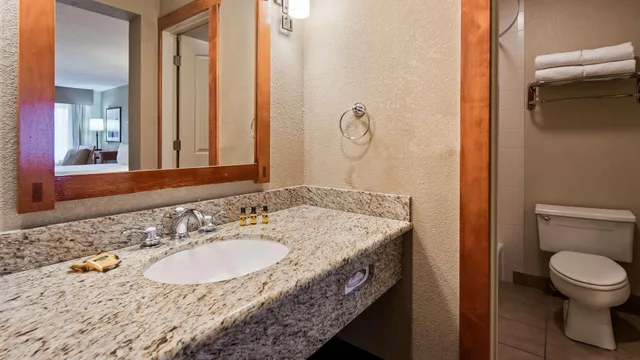 غرفة كبيرة بسريرين كوين مع أريكة، Best Western Plus High Country Inn 7/9