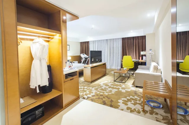 جناح بسرير كينج للمدخنين، Ramada Encore by Wyndham Wuhan 2/2