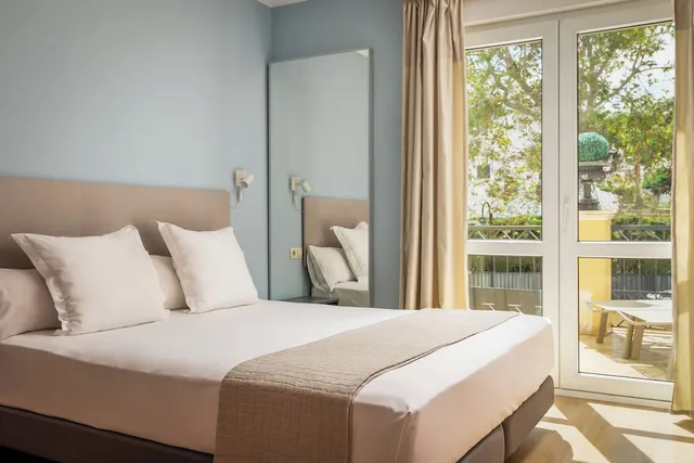 Room, Queen Bed, Terrace, Villa Lorena Malaga 1/7
