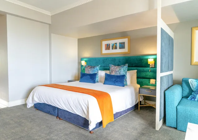 Studio, Suite, Peninsula All-Suite Hotel by Dream Resorts 2/3