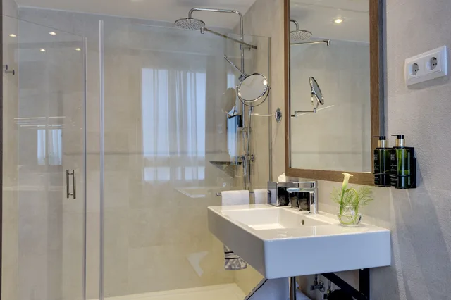 غرفة ثلاثية بسرير مزدوج، Melia Madrid Serrano 3/3