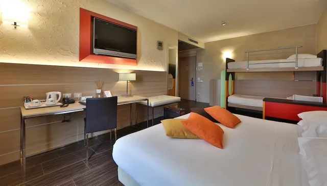 غرفة ديلوكس ثلاثية بسرير كينج مع أريكة، Best Western Plus Soave Hotel 4/6