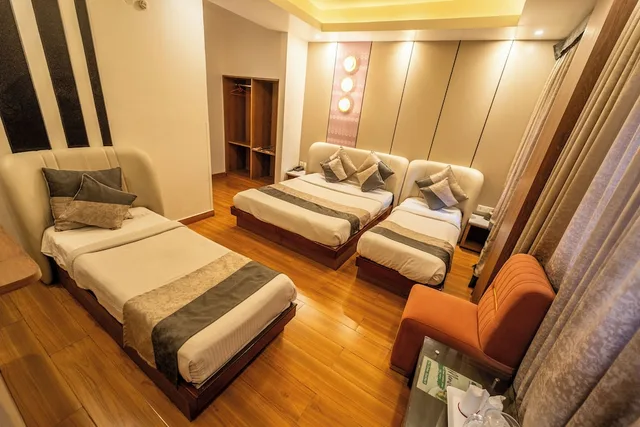 غرفة سوبيريور ثلاثية بسرير كوين وسرير فردي، AISHWARYA RESIDENCY 4/10