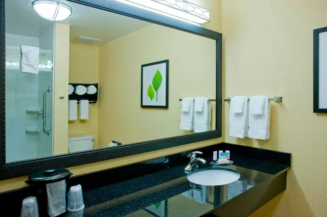 غرفة، Fairfield Inn Suites Columbus 4/5