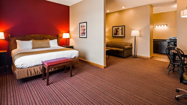 Suite, King Bed, Sofa, Jetted Tub, Best Western Plus Dutch Haus Inn And Suites 2/7