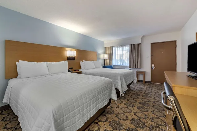 غرفة قياسية بسريرين كوين، Best Western Palm Beach Lakes 2/8