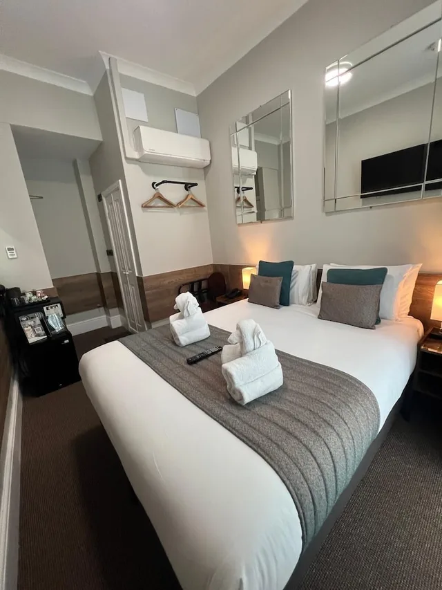 غرفة سوبيريور بسرير مزدوج، Tudor Court Hotel 4/10