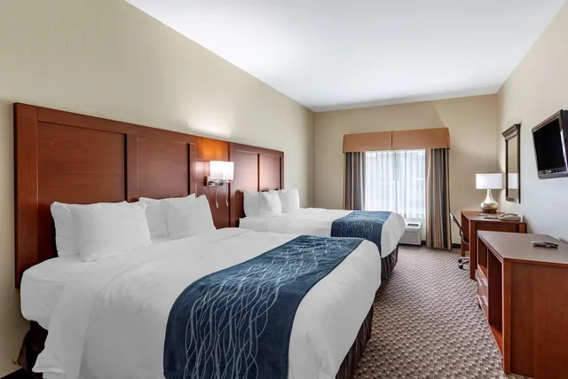Room, 2 Queen Beds, Comfort Inn and Suites Carbondale University Area 3/4