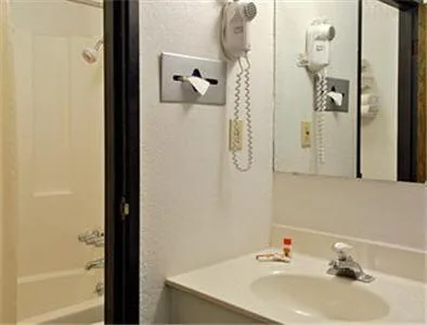 غرفة قياسية بسرير مزدوج، Americas Stay Inn - Leavenworth 2/2