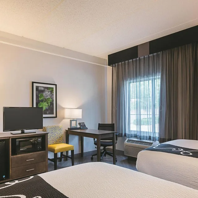 Room, 2 Double Beds, Bathtub, Accessible, La Quinta Inn & Suites by Wyndham Atlanta Alpharetta 6/8