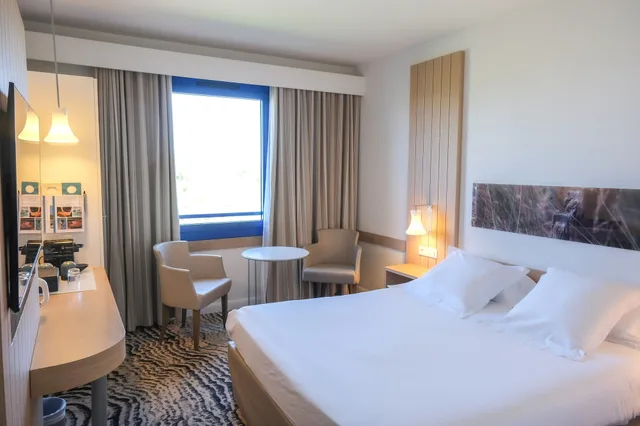 Superior, Queen Bed, Pool Access، Thalazur Ouistreham 2/9