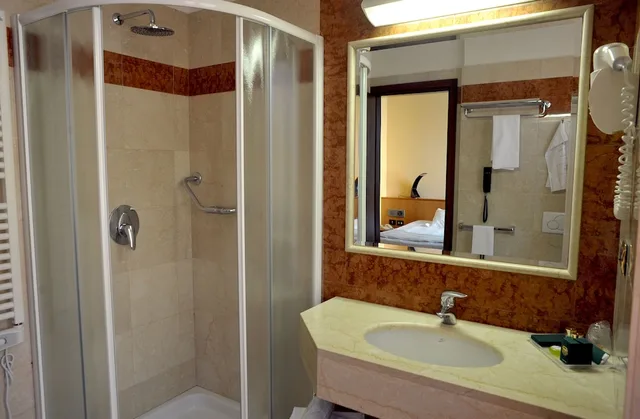 غرفة ثلاثية بثلاثة أسرّة، Santa Barbara Hotel 4/4