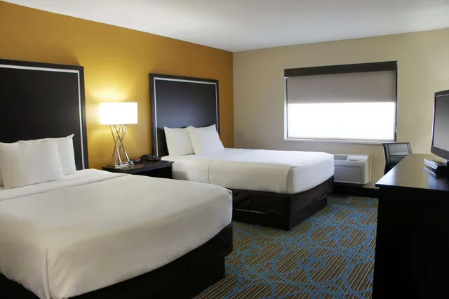 غرفة بسريرين كوين، La Quinta Inn & Suites by Wyndham Emporia 2/3