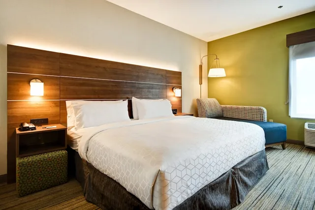 غرفة قياسية بسرير كينج لذوي الإعاقة، Holiday Inn Express Newport North - Middletown 2/5