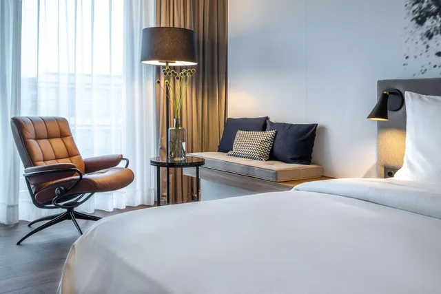 غرفة سوبيريور بسرير كينج بإطلالة على الحديقة، Radisson Blu Hotel Cologne 3/10