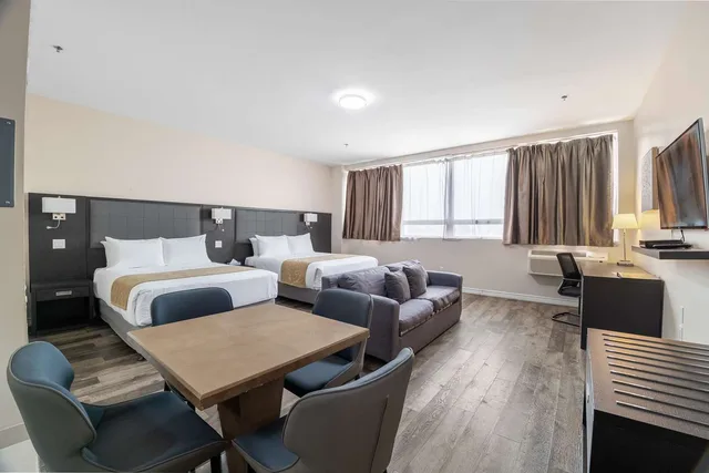 جناح بسريرين كوين مع أريكة بمطبخ، Hotel Montreal Metropolitan, an Ascend Collection Hotel 3/5