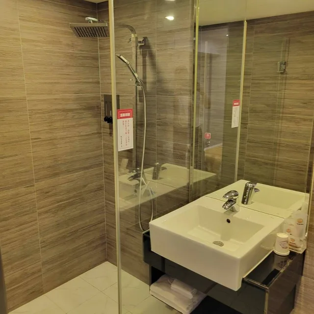 Economy, Double Bed, No Window، Attic Hotel 5/8
