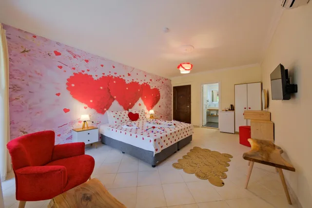 Deluxe, Double Bed, Mesa Suite Hotel 3/8