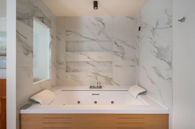 جناح سوبيريور، Hyperion City Hotel & Spa 7/7