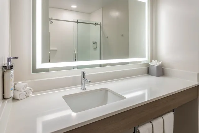 Standard, 2 Queen Beds, Accessible, Holiday Inn Express Hotel & Suites Vineland Millville 4/6