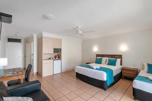 غرفة بسرير كوين وسرير فردي لذوي الإعاقة، Anchor Motel Noosa 1/5