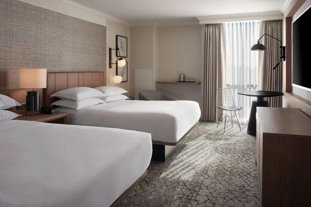 غرفة سوبيريور بسرير مزدوج، Sheraton Parkway Toronto North Hotel Suites 1/4