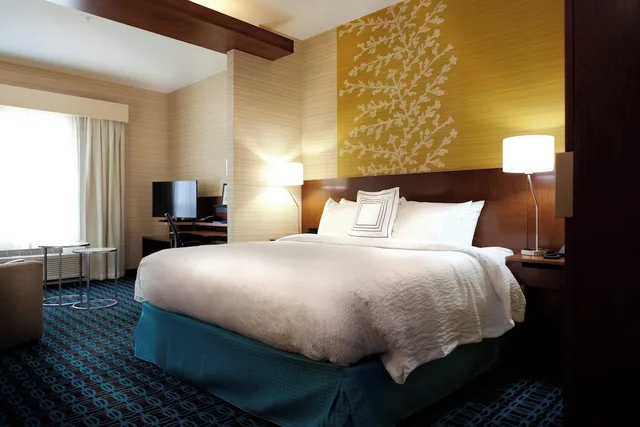 جناح بسرير كينج مع أريكة لذوي الإعاقة، Fairfield Inn And Suites By Marriott Lethbridge 1/3