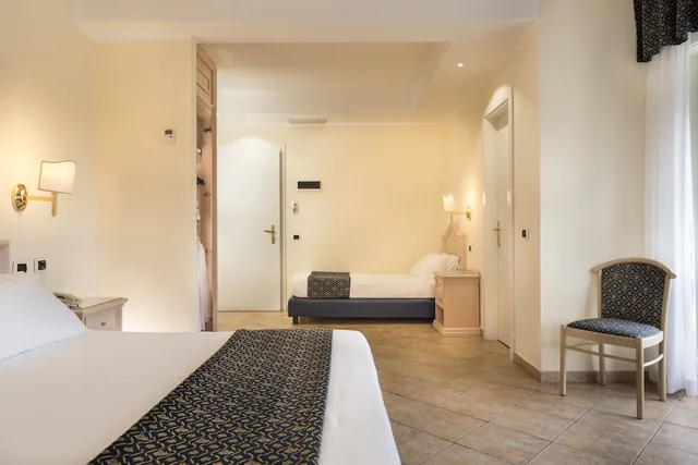 غرفة ثلاثية بسرير مزدوج وسرير فردي، Sant Alphio Garden Hotel & Spa 2/5