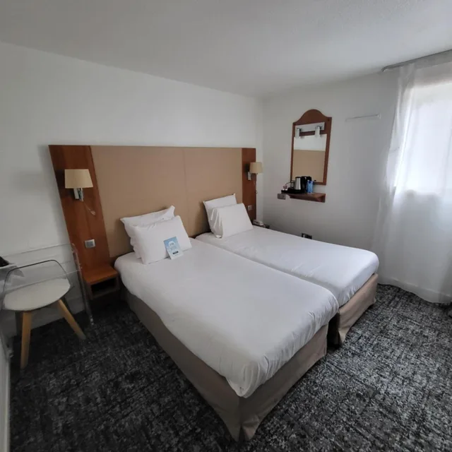 Room, Twin Beds, Hotel Kyriad Saint Quentin En Yvelines - Montigny 4/7