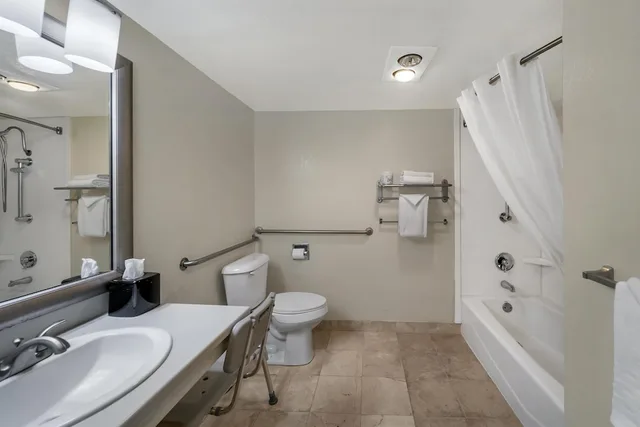 Standard, King Bed, Accessible, Best Western Plus Northwoods Inn 8/10