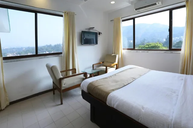 Executive, Sunrise Hill Resort 2/2