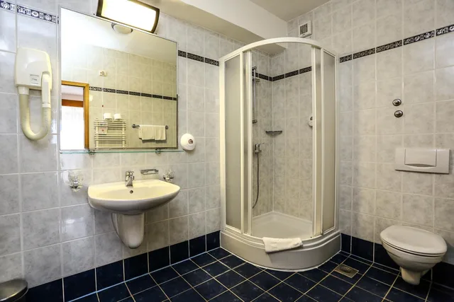 غرفة بسرير مزدوج بشرفة، Hotel Drazica - Hotel Resort Drazica 5/6