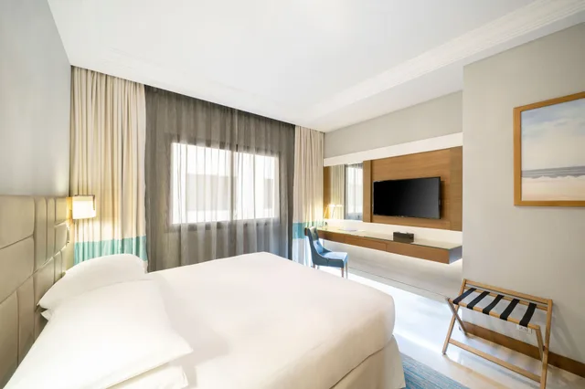 غرفة ديلوكس بسرير كينج للمدخنين، فور بوينتس باي شيراتون الفندقية(Four Points By Sheraton Makkah Al Naseem) 7/10