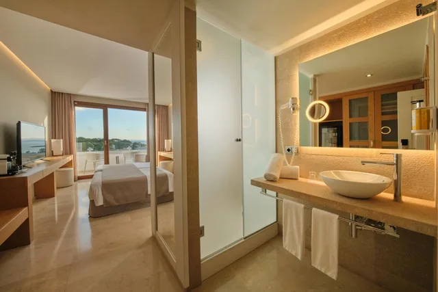 غرفة سوبيريور بسرير مزدوج أو سريرين منفصلين بإطلالة جزئية على البحر، Hotel Son Caliu Spa Oasis Superior 9/10