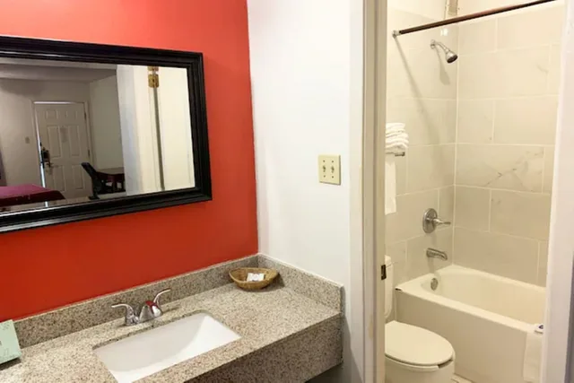 غرفة بسريرين كوين، Rodeway Inn & Suites Jefferson 9/10