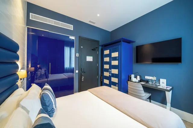 Tiny, Basic, Single, Double Bed، Abba San Sebastian Hotel 3/6