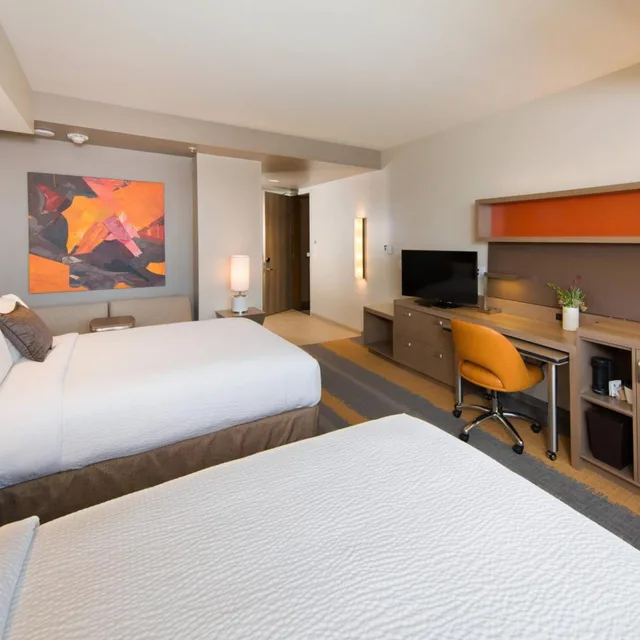 غرفة بسرير كوين، COURTYARD PHOENIX DOWNTOWN 1/4
