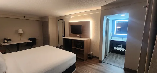 غرفة بسرير كينج، La Quinta Inn by Wyndham Tampa Bay Pinellas Park Clearwater 7/10