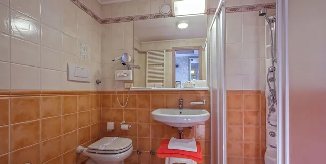 جناح جونيور بسرير كوين، Savoia Thermae Spa 9/10
