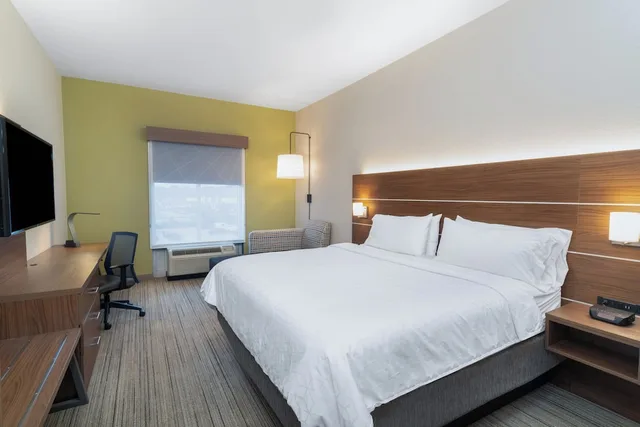 غرفة قياسية بسرير كينج، Holiday Inn Express Hotel Suites Talladega 1/2