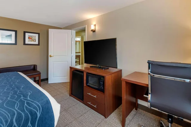 جناح بسرير كينج وسريرين كوين، Comfort Inn & Suites Northern Kentucky 6/8