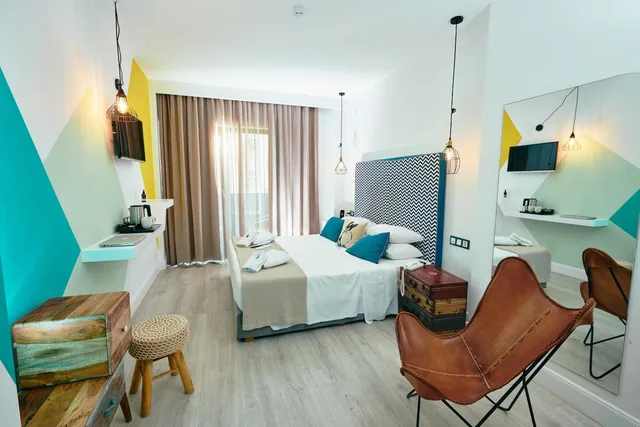 غرفة ديلوكس بسرير مزدوج بشرفة، Blue Bottle Hotel 7/10
