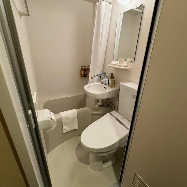 Small Double, Hotel It's On 8/10