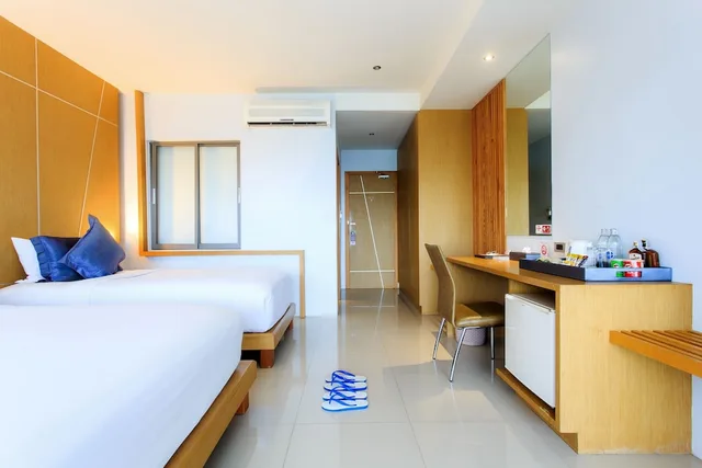 Deluxe Balcony Room, Chaweng Cove Beach Resort 2/10