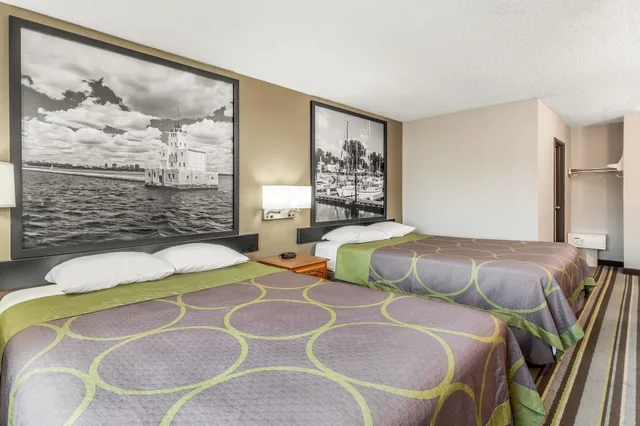 غرفة بسريرين كوين، Super 8 By Wyndham Green Bay Near Stadium 3/10