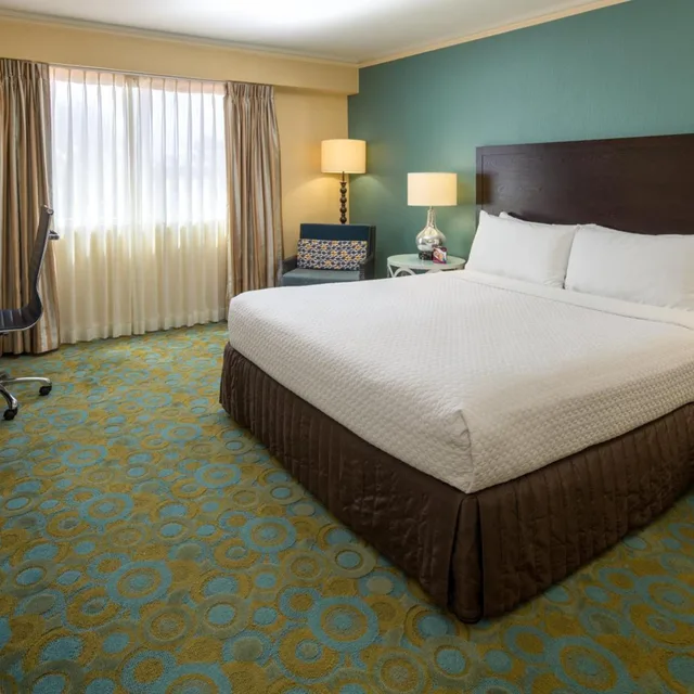 غرفة بسرير كينج بإطلالة على المسبح، Crowne Plaza Cabana, Palo Alto 2/6