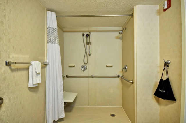 غرفة بسرير كوين، Hampton Inn Cleveland Westlake 3/4