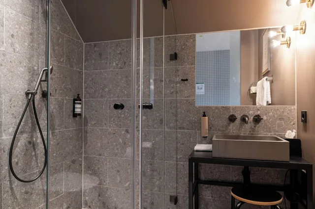 جناح جونيور بسرير كوين، Hotel Miano 7/10