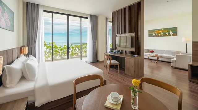 Executive, Suite, King Bed, Ocean View, Rosa Alba Resort and Villas Tuy Hoa 2/4